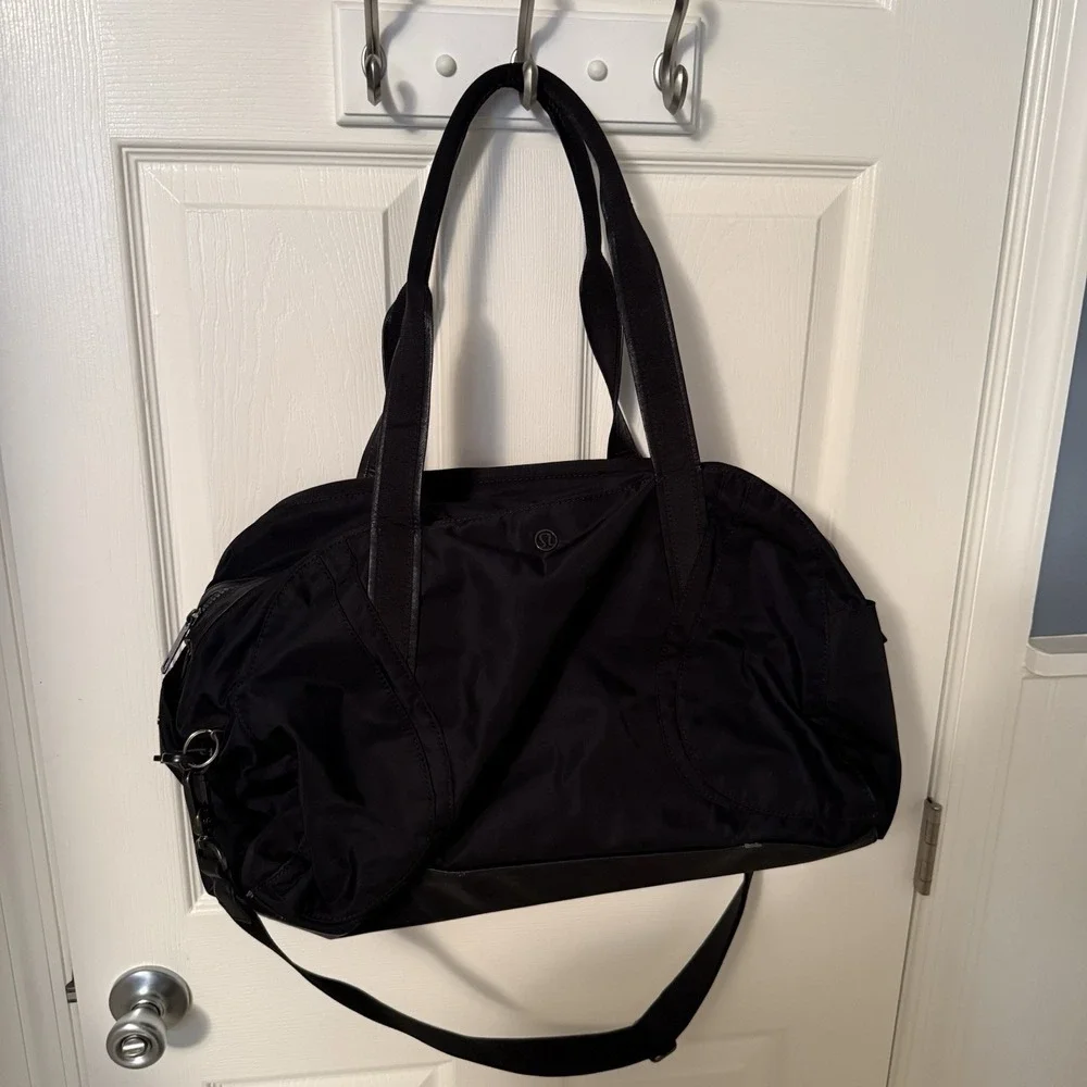 Lululemon Out Of Range Black Duffle Overnight Gym Weekender Bag Unisex